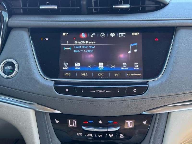 Cadillac XT5 Vehicle Full-screen Gallery Image 13