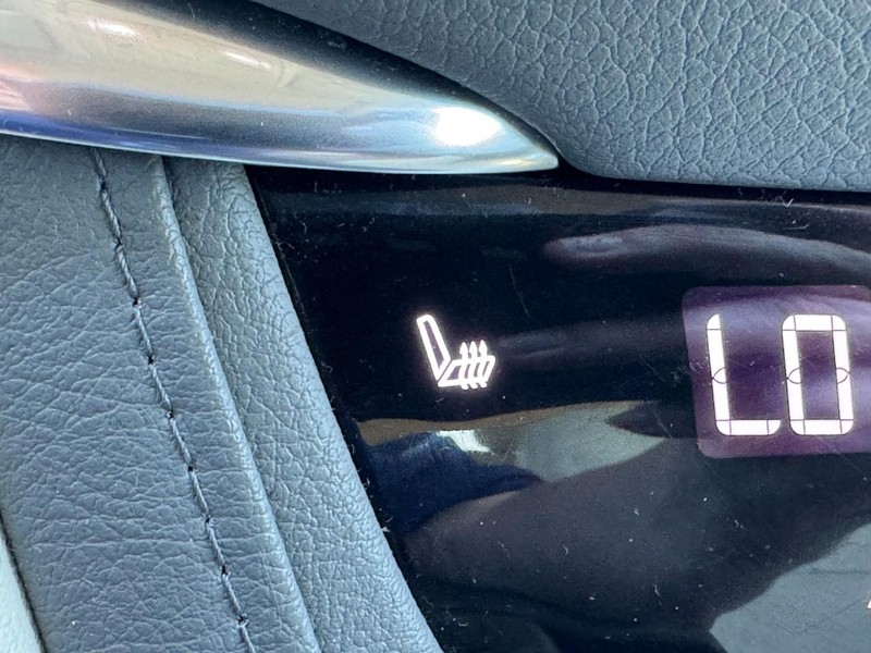 Cadillac XT5 Vehicle Full-screen Gallery Image 17