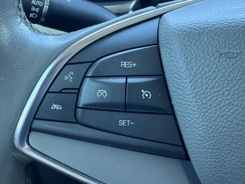 Cadillac XT5 Vehicle Full-screen Gallery Image 18