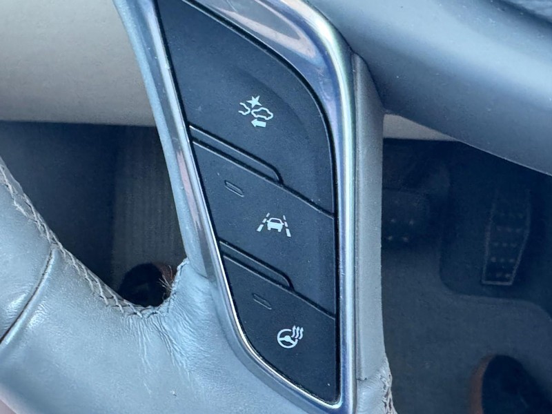 Cadillac XT5 Vehicle Full-screen Gallery Image 19