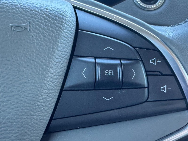 Cadillac XT5 Vehicle Full-screen Gallery Image 21