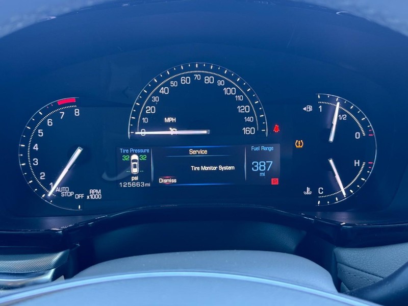 Cadillac XT5 Vehicle Full-screen Gallery Image 22