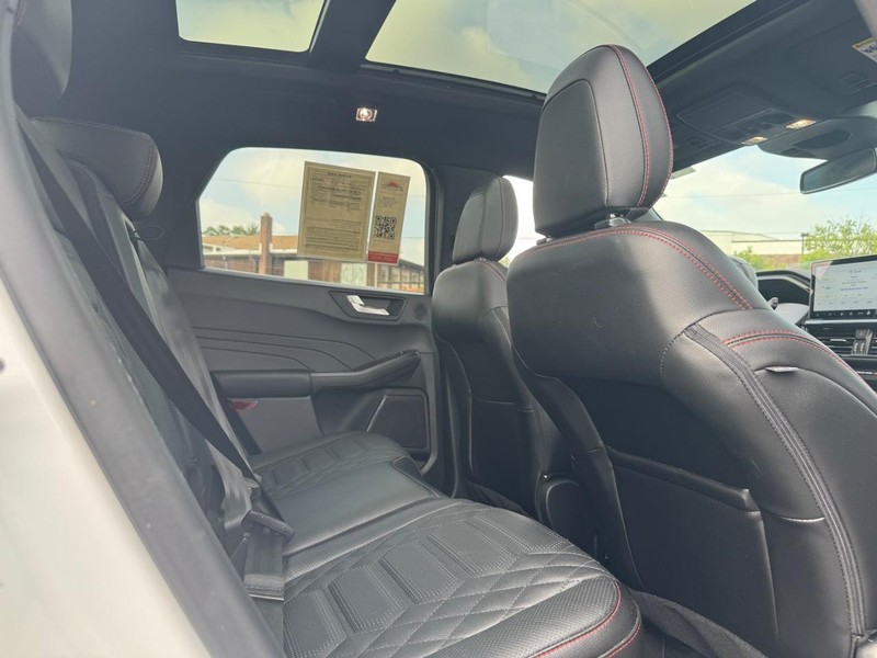 Ford Escape Vehicle Full-screen Gallery Image 12