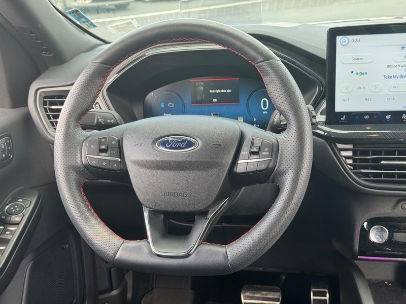 Ford Escape Vehicle Full-screen Gallery Image 14