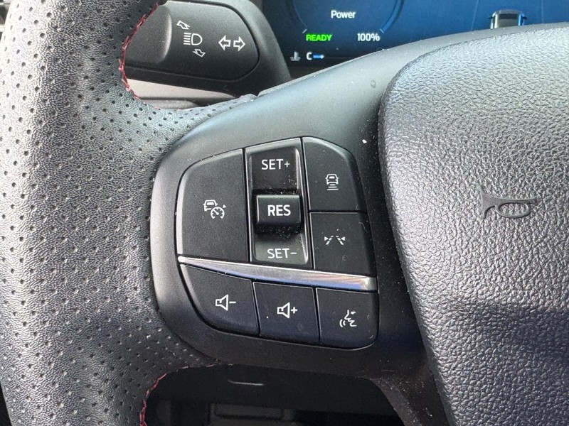 Ford Escape Vehicle Full-screen Gallery Image 20