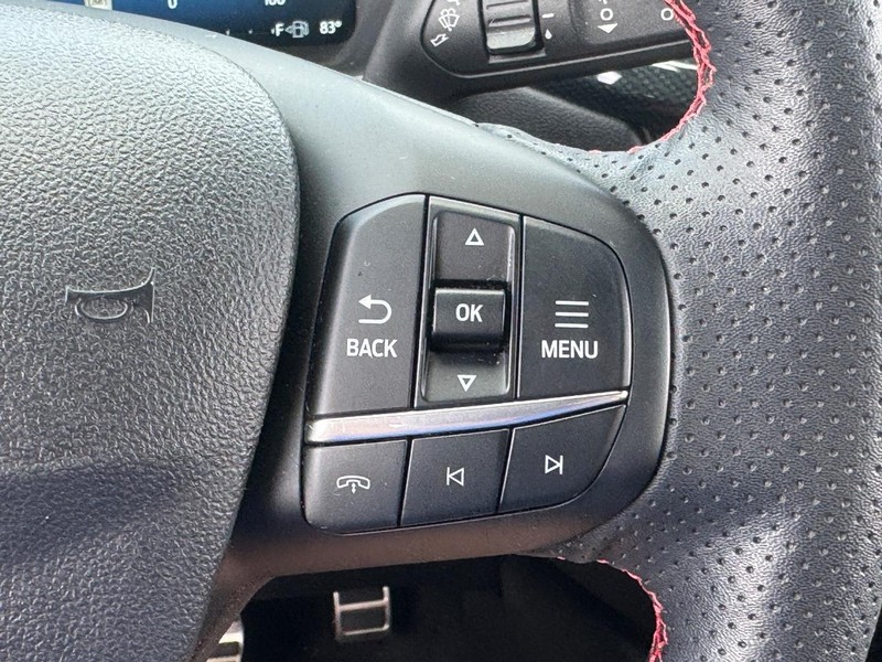 Ford Escape Vehicle Full-screen Gallery Image 21