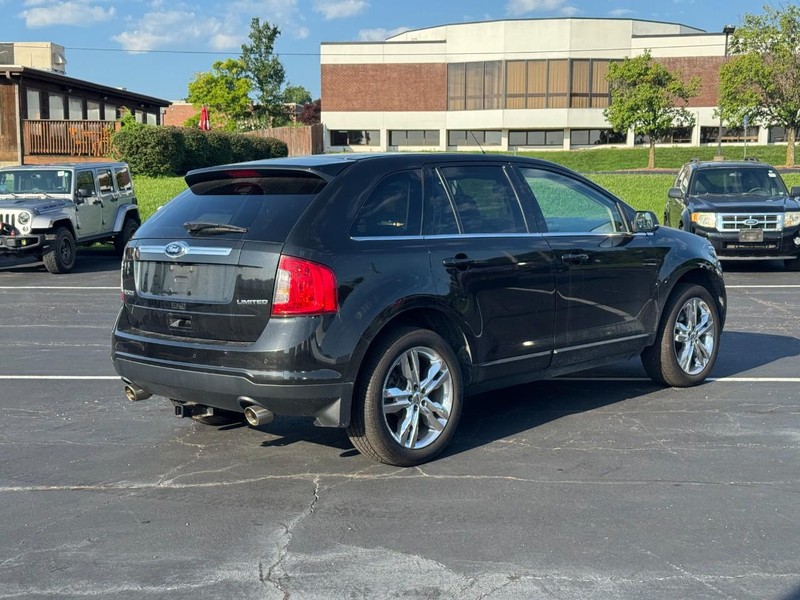 Ford Edge Vehicle Full-screen Gallery Image 02