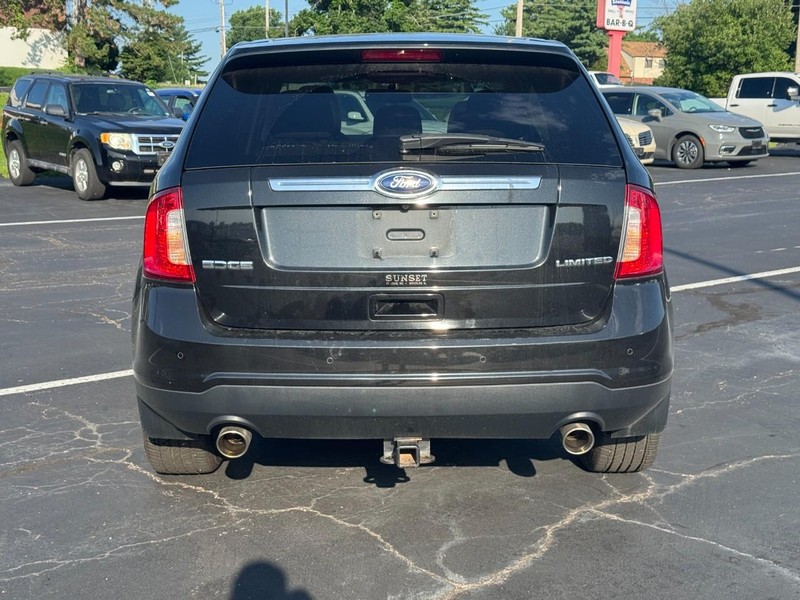 Ford Edge Vehicle Full-screen Gallery Image 05