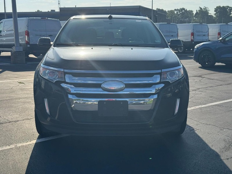 Ford Edge Vehicle Full-screen Gallery Image 09