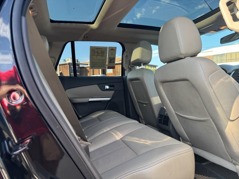 Ford Edge Vehicle Full-screen Gallery Image 10