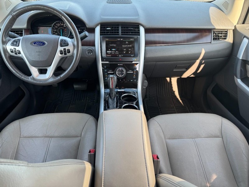 Ford Edge Vehicle Full-screen Gallery Image 11