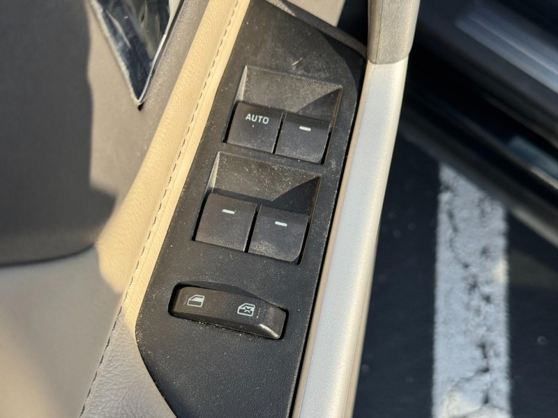 Ford Edge Vehicle Full-screen Gallery Image 16