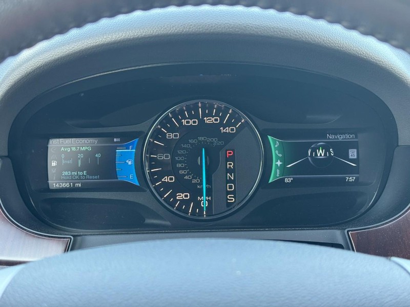 Ford Edge Vehicle Full-screen Gallery Image 21