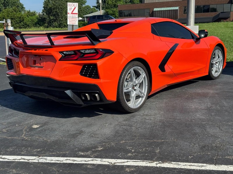 Chevrolet Corvette Vehicle Full-screen Gallery Image 02