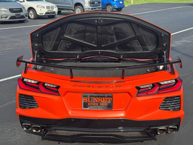 Chevrolet Corvette Vehicle Full-screen Gallery Image 08