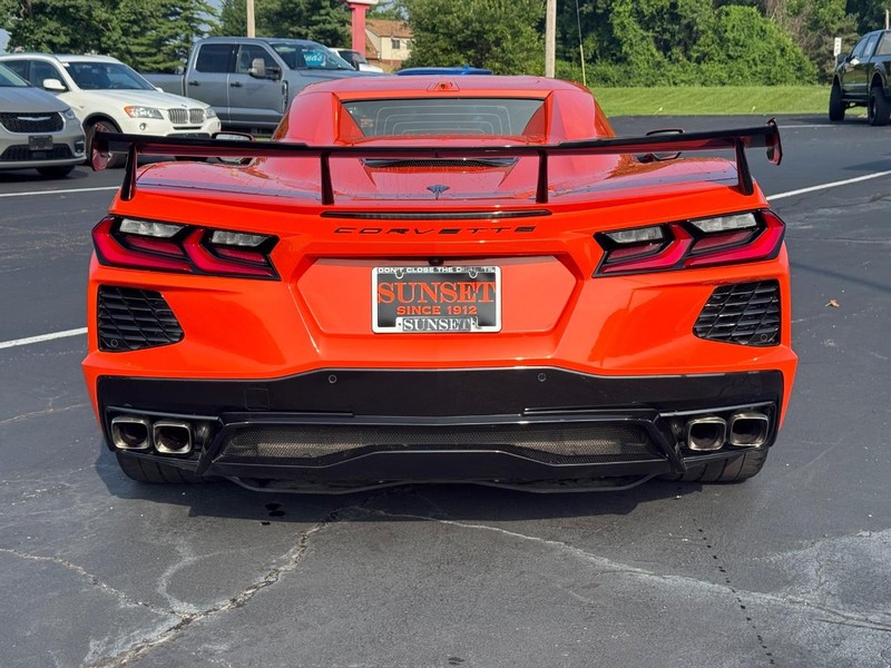 Chevrolet Corvette Vehicle Full-screen Gallery Image 09