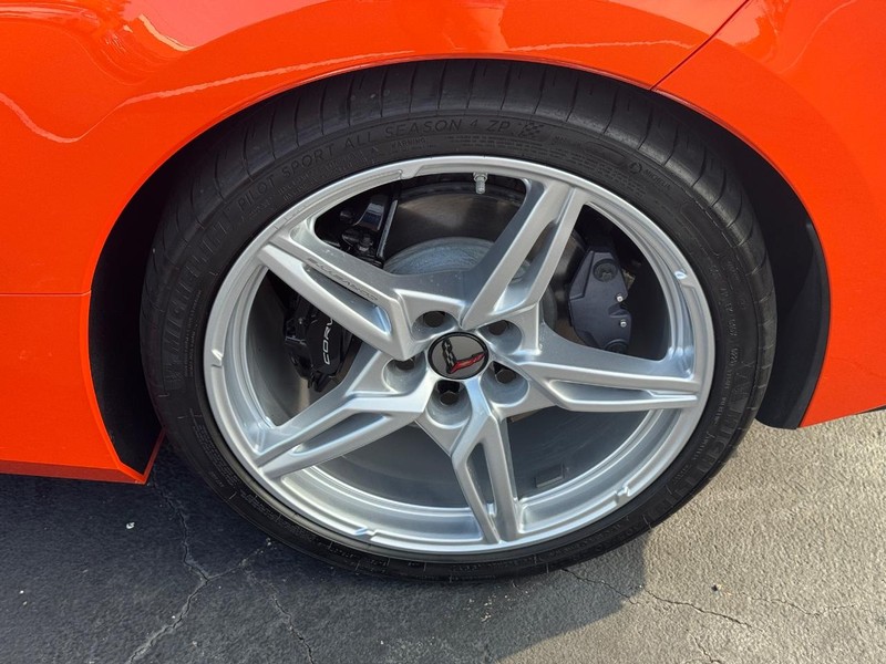 Chevrolet Corvette Vehicle Full-screen Gallery Image 11