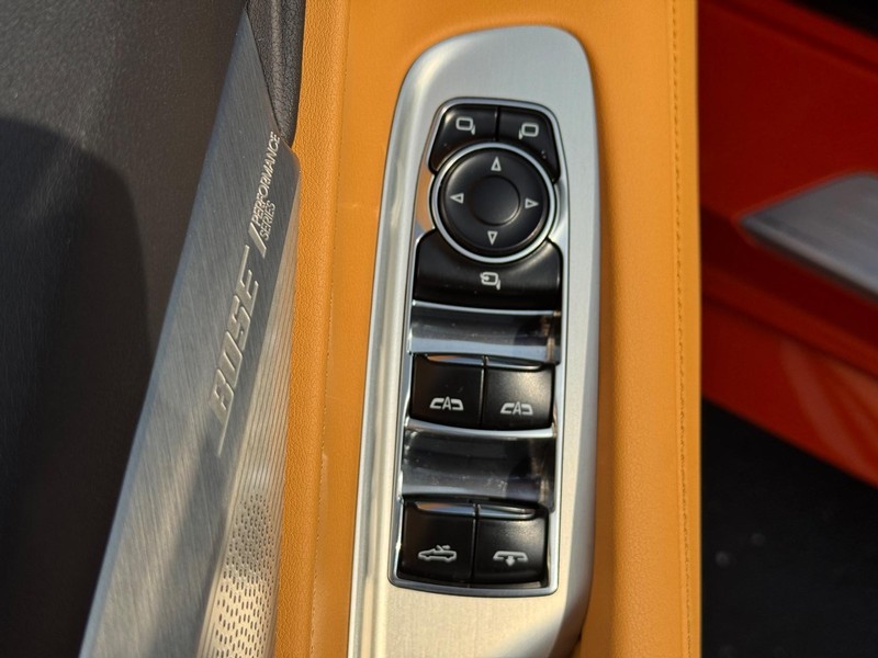 Chevrolet Corvette Vehicle Full-screen Gallery Image 14