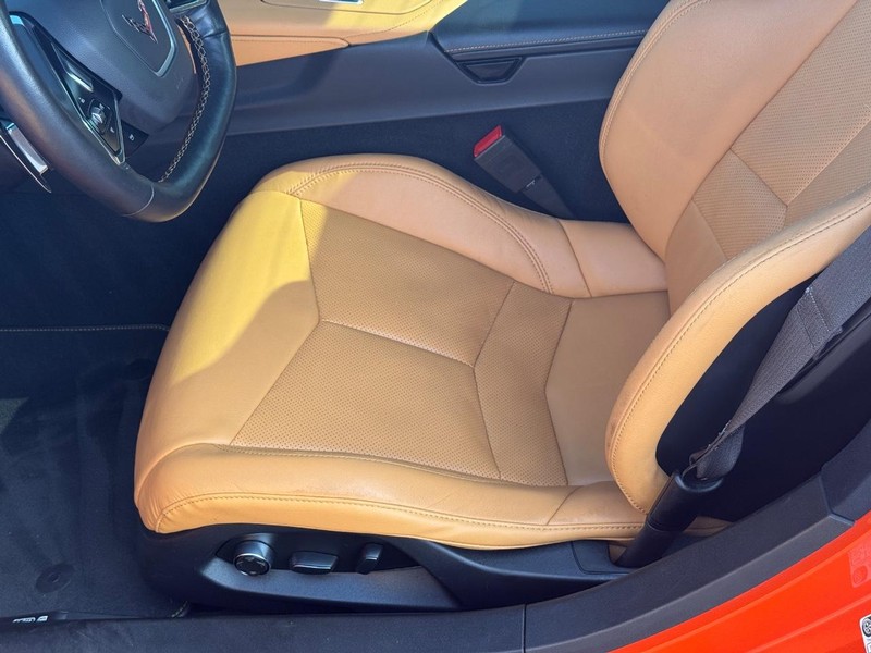 Chevrolet Corvette Vehicle Full-screen Gallery Image 15