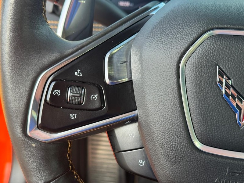 Chevrolet Corvette Vehicle Full-screen Gallery Image 16