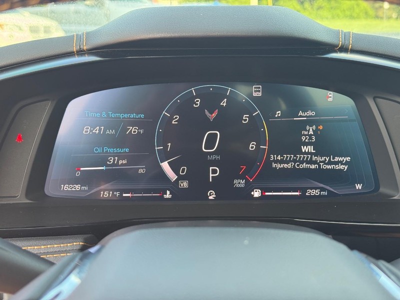 Chevrolet Corvette Vehicle Full-screen Gallery Image 18