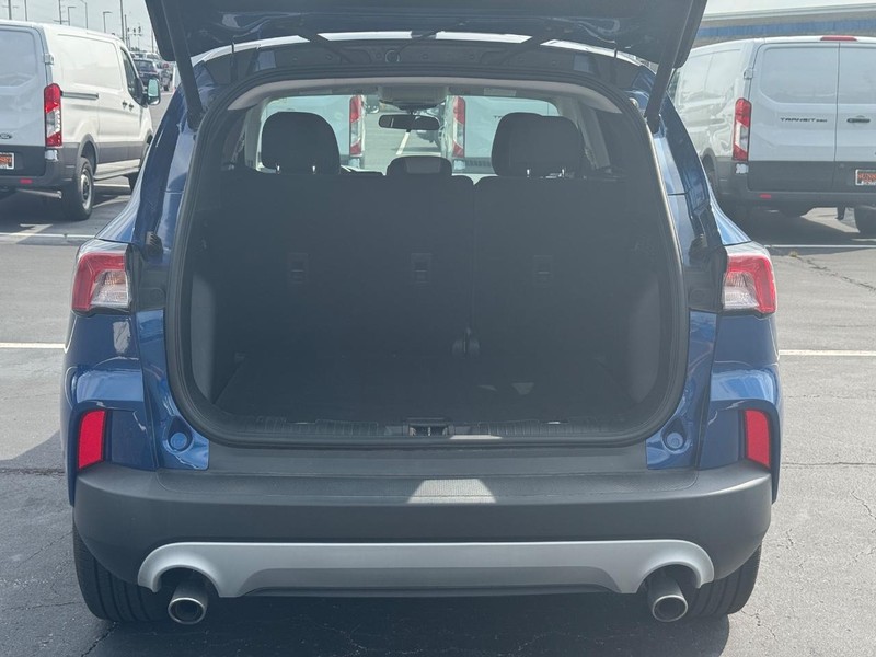 Ford Escape Vehicle Full-screen Gallery Image 04