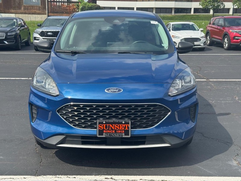 Ford Escape Vehicle Full-screen Gallery Image 09