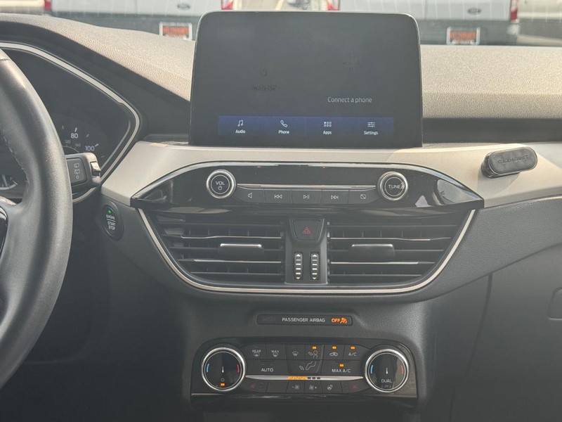 Ford Escape Vehicle Full-screen Gallery Image 13