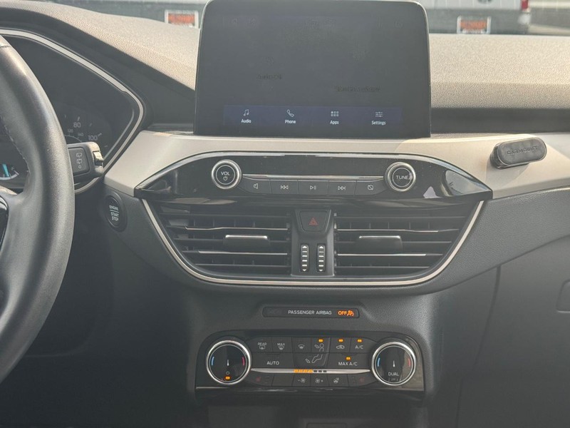 Ford Escape Vehicle Full-screen Gallery Image 14