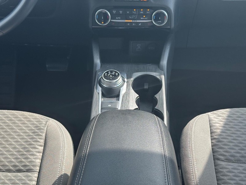 Ford Escape Vehicle Full-screen Gallery Image 15