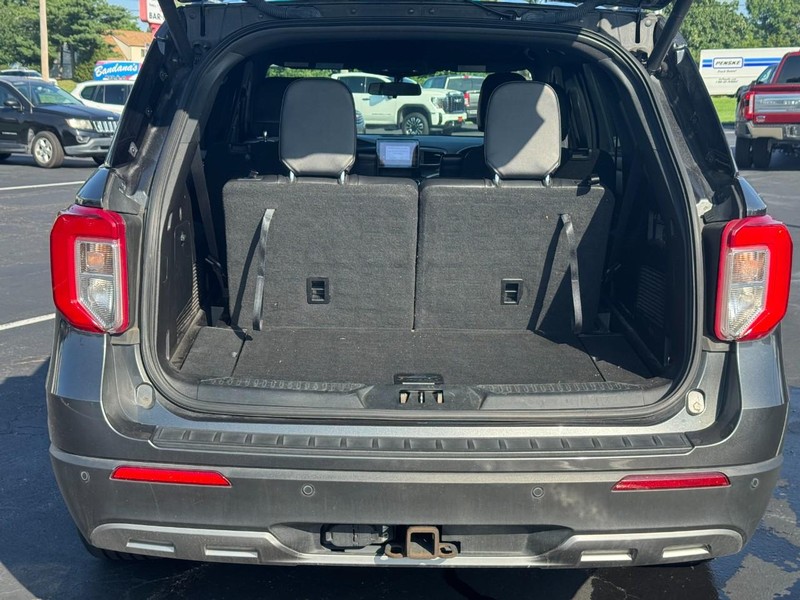 Ford Explorer Vehicle Full-screen Gallery Image 06
