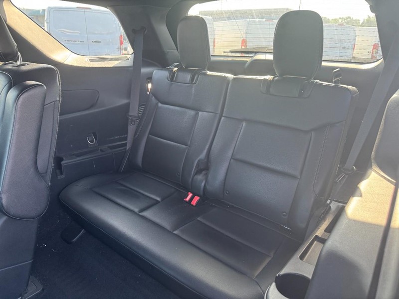 Ford Explorer Vehicle Full-screen Gallery Image 08
