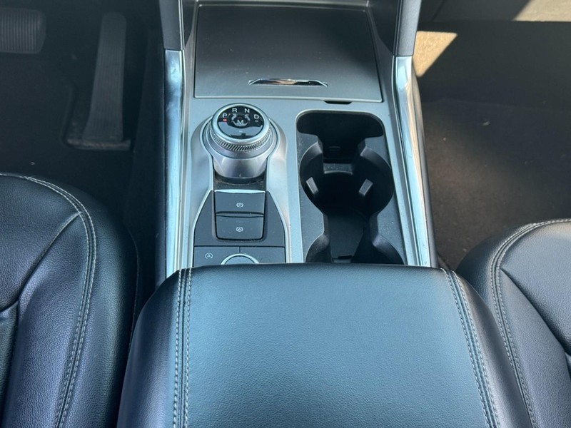 Ford Explorer Vehicle Full-screen Gallery Image 14