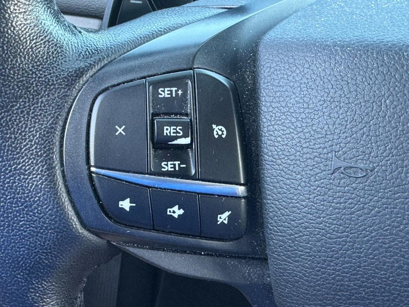 Ford Explorer Vehicle Full-screen Gallery Image 18