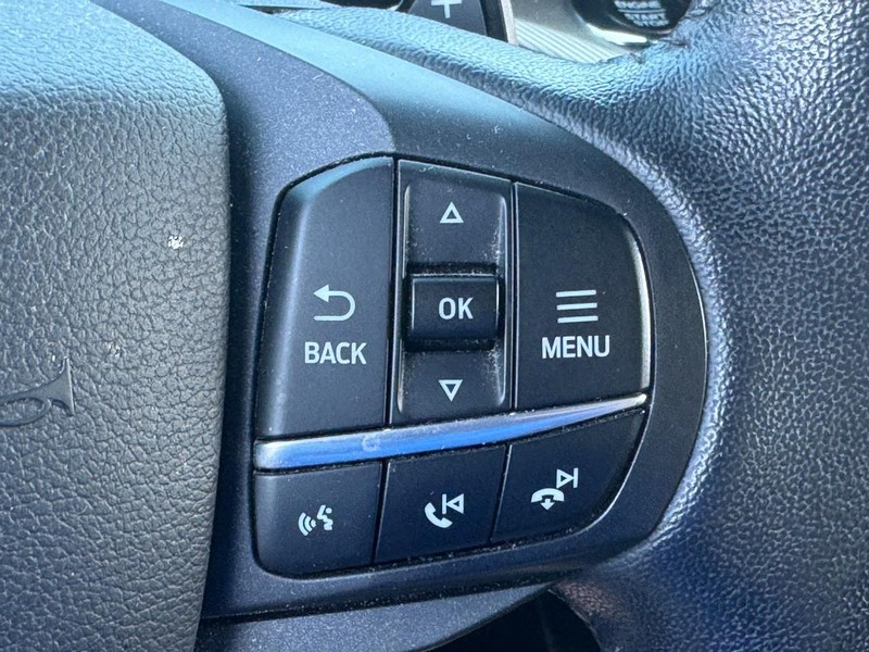 Ford Explorer Vehicle Full-screen Gallery Image 19