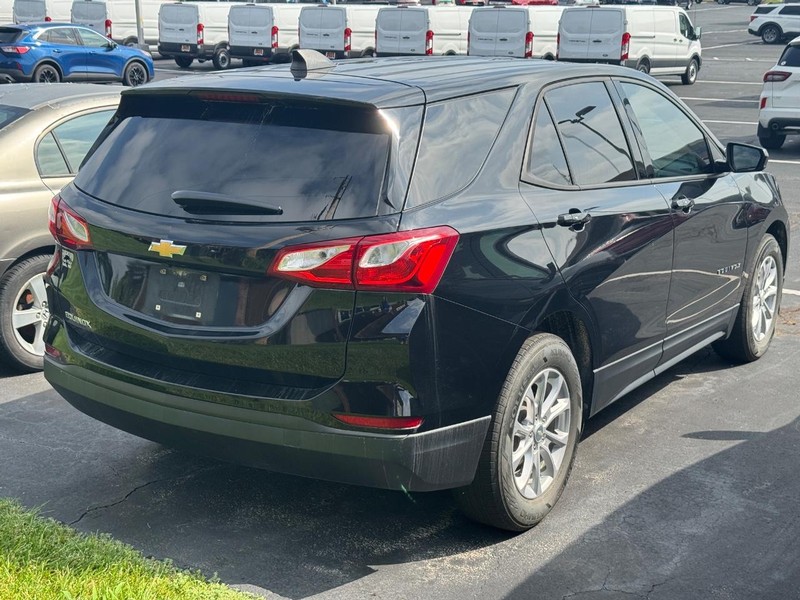 Chevrolet Equinox Vehicle Full-screen Gallery Image 02