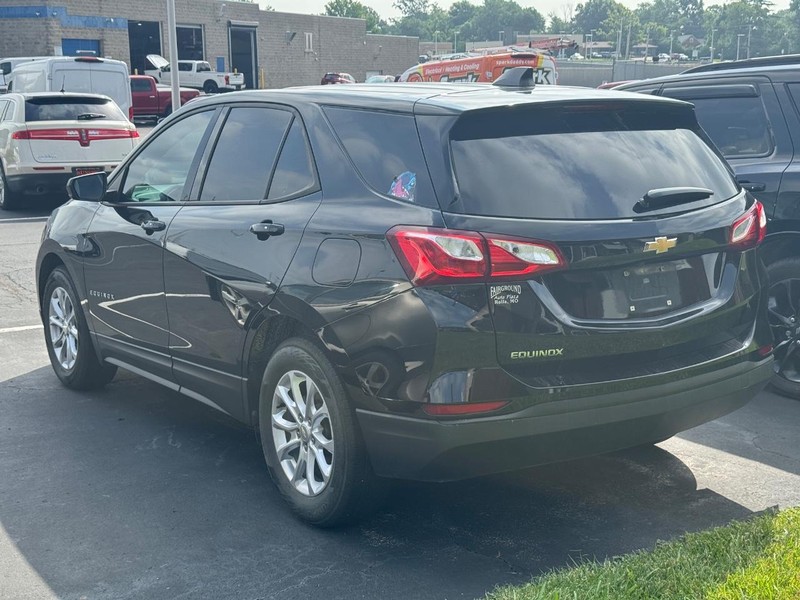 Chevrolet Equinox Vehicle Full-screen Gallery Image 03