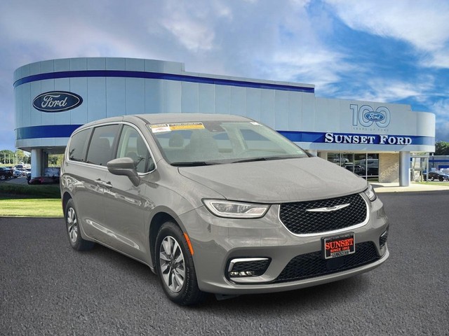 St. Louis MO 2022 Chrysler Pacifica more details - chrysler pacifica