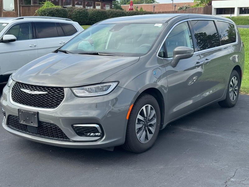 Chrysler Pacifica Vehicle Full-screen Gallery Image 04