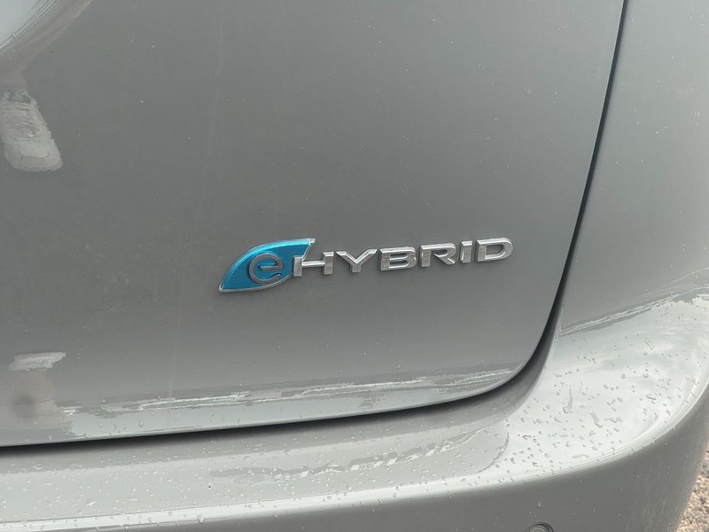 Chrysler Pacifica Vehicle Full-screen Gallery Image 05