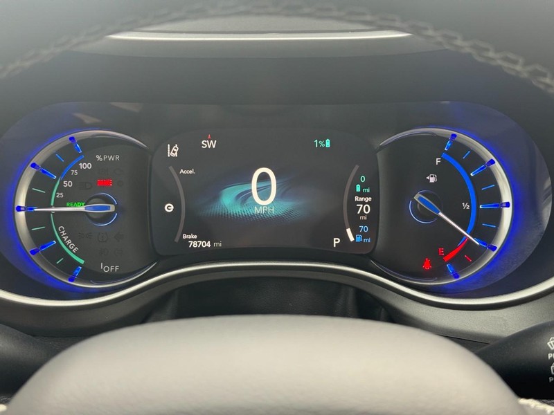 Chrysler Pacifica Vehicle Full-screen Gallery Image 23