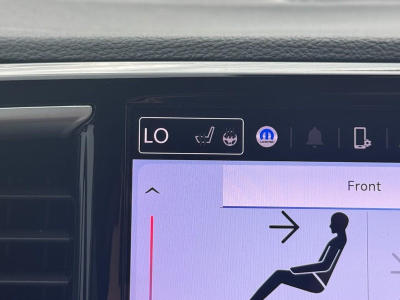 Chrysler Pacifica Vehicle Full-screen Gallery Image 26