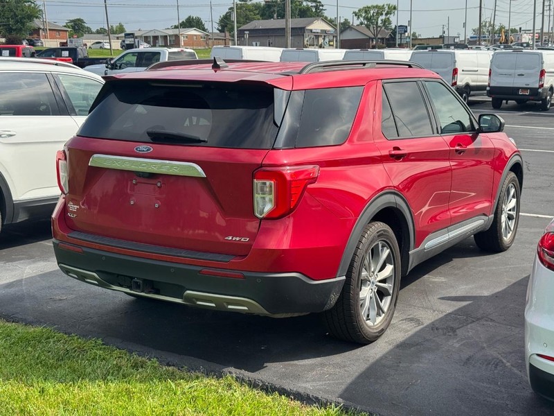 Ford Explorer Vehicle Full-screen Gallery Image 02