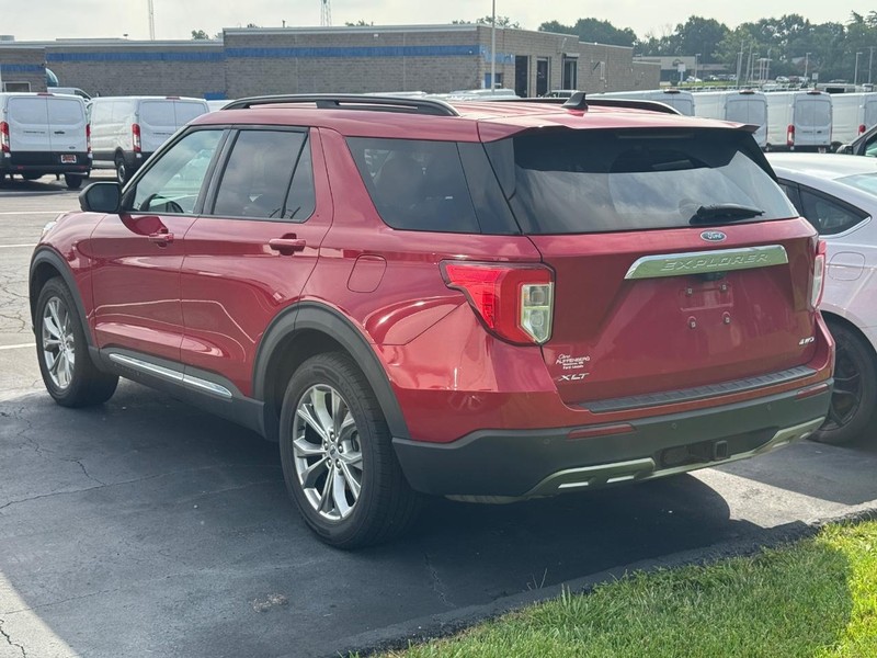 Ford Explorer Vehicle Full-screen Gallery Image 03