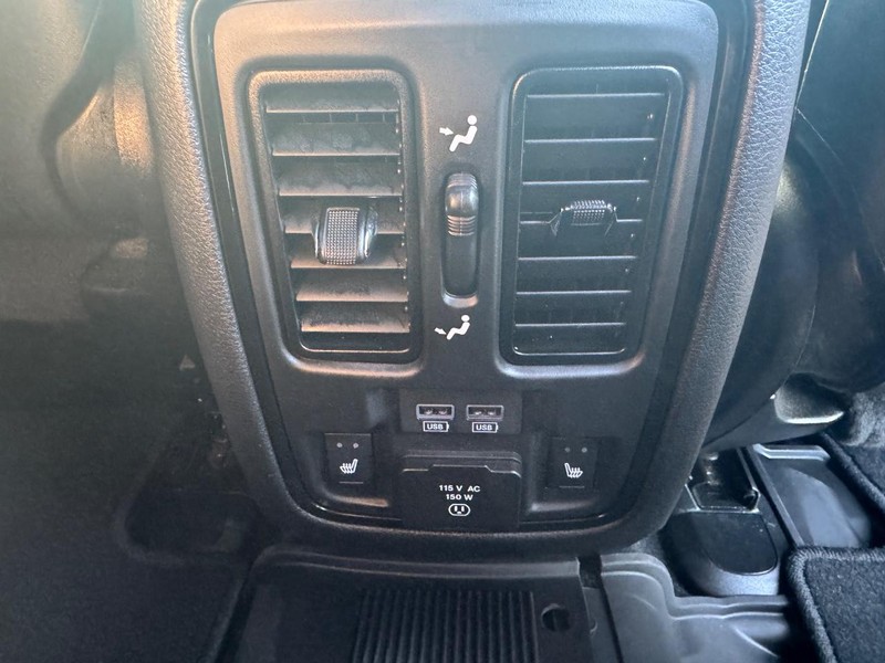Dodge Durango Vehicle Full-screen Gallery Image 14