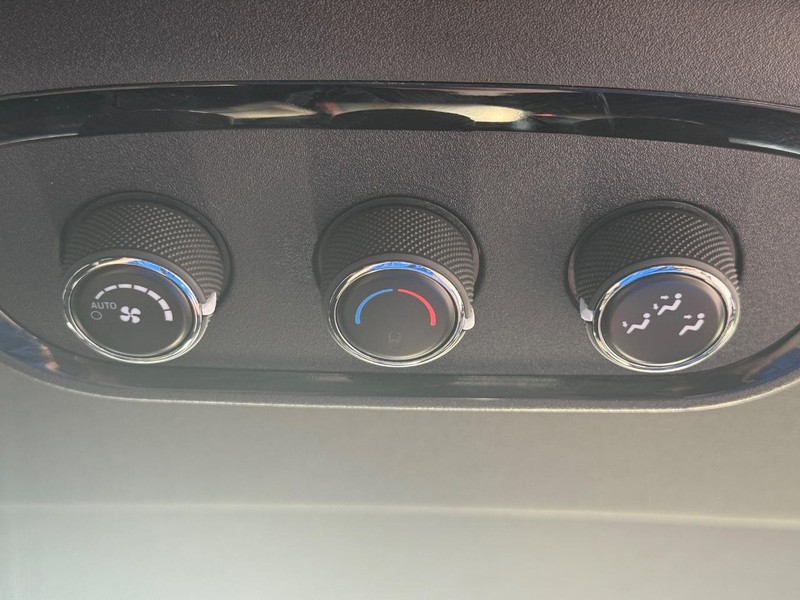 Dodge Durango Vehicle Full-screen Gallery Image 15