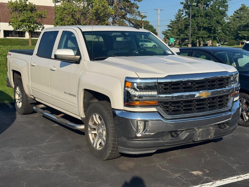 Chevrolet Silverado 1500 Vehicle Full-screen Gallery Image 01