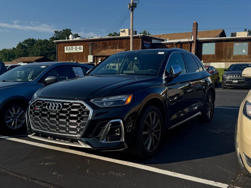 Audi SQ5 Vehicle Full-screen Gallery Image 01