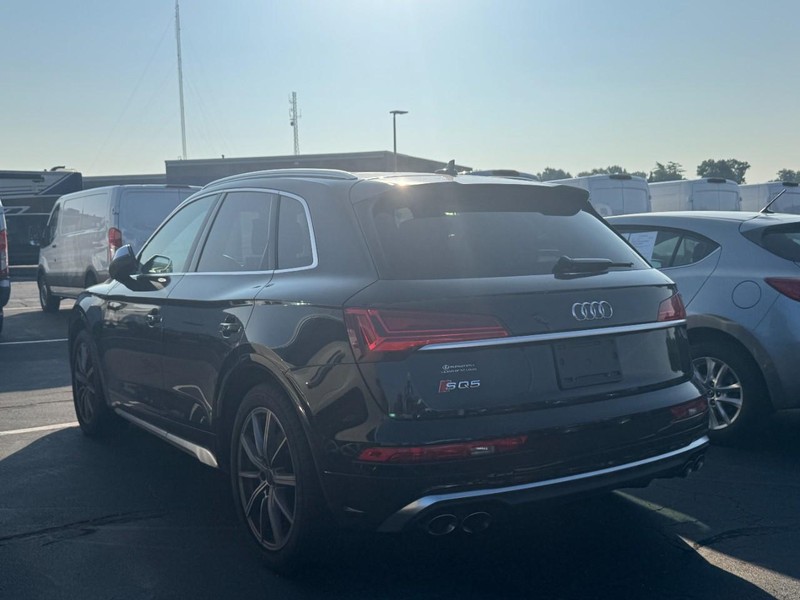 Audi SQ5 Vehicle Full-screen Gallery Image 04