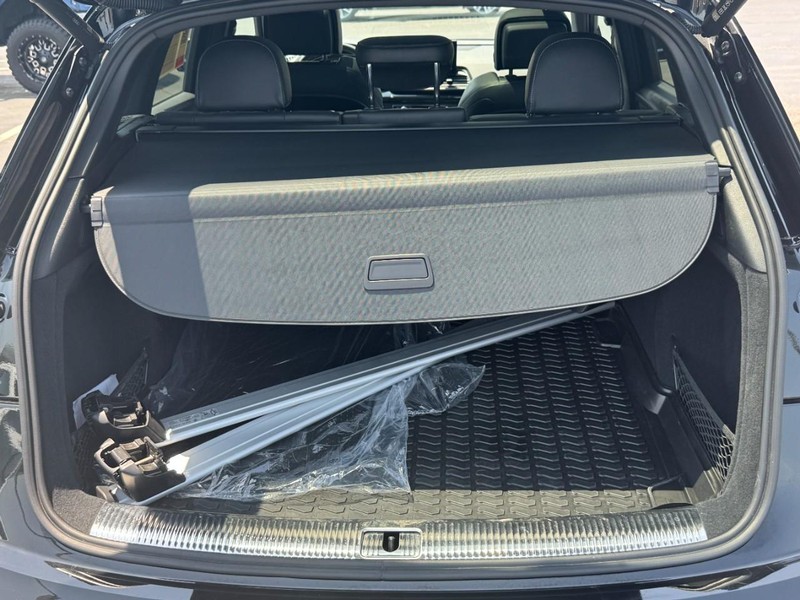 Audi SQ5 Vehicle Full-screen Gallery Image 05